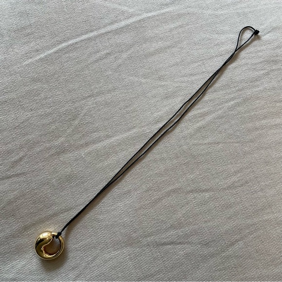 💛Tiffany & Co.💛Elsa Peretti XL Eternal Circle 18 Karat YG Pendant on Cord - Picture 3 of 11